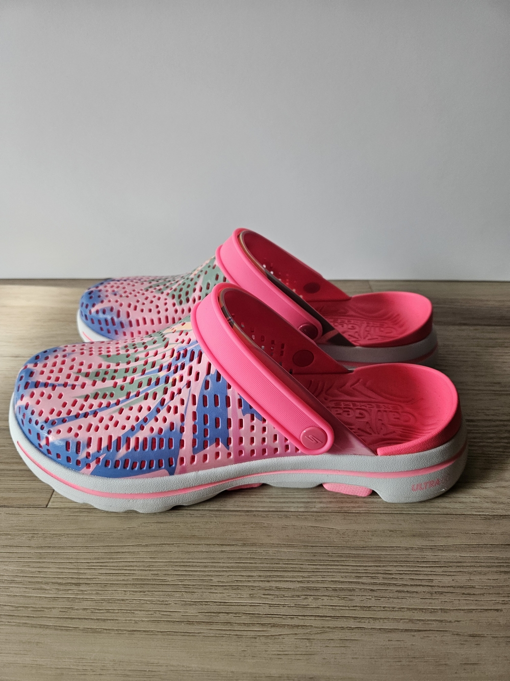 Skechers Cali Gear Womens Sz 9 Rubber Slip-on Clog Shoe Pool/Beach New